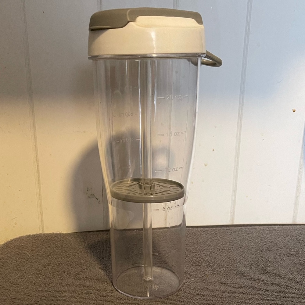 NWOT   PC INFUSION WATER BOTTLE